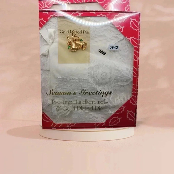 Greeting season's vtg handkerchiefs & gold plated tree & bells pin set of 3 - Picture 2 of 11